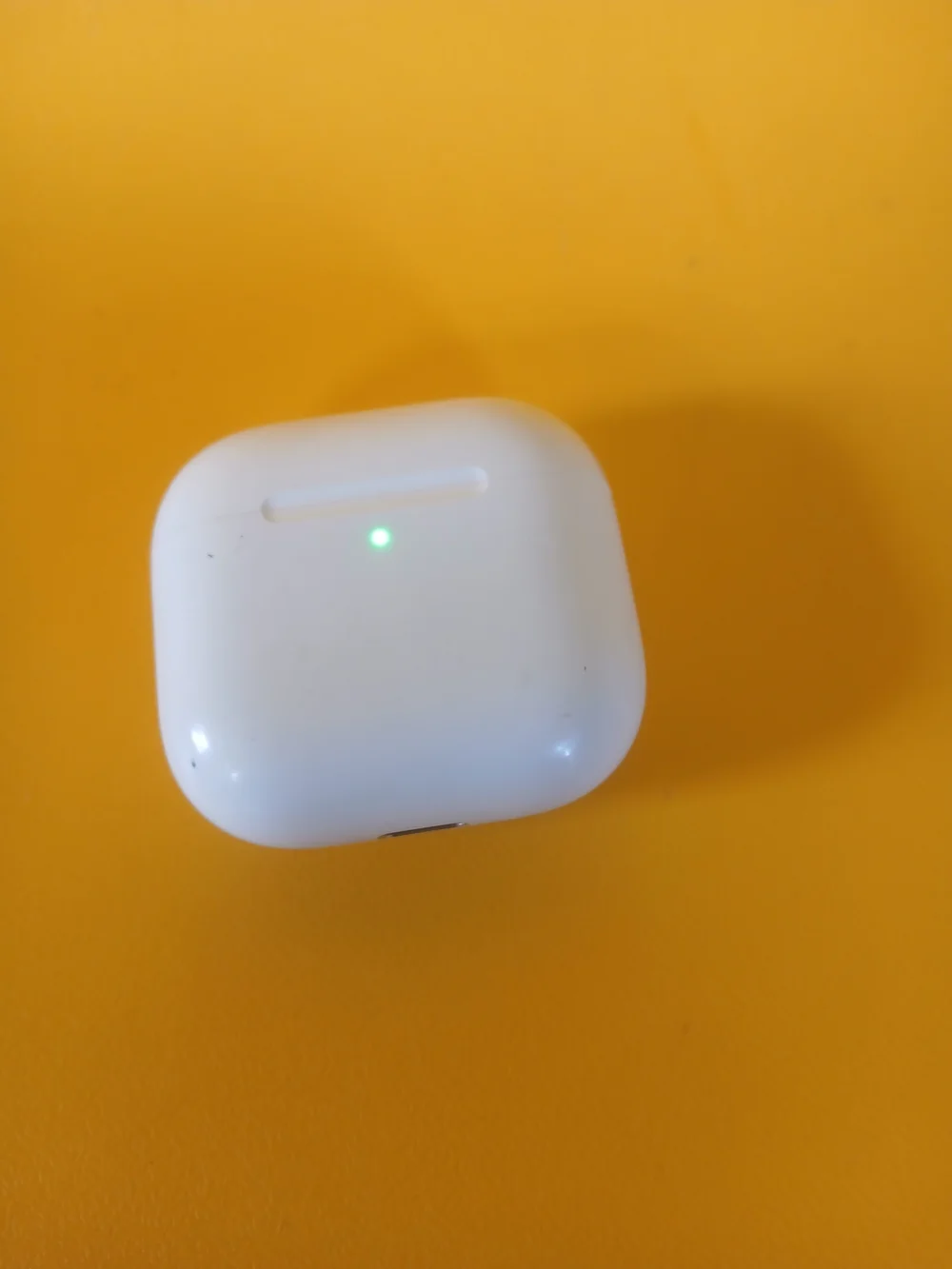 Apple White Wireless Earbuds with Charging Case